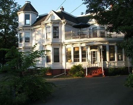Evangeline'S Tower Bed & Breakfast Parrsboro 外观 照片