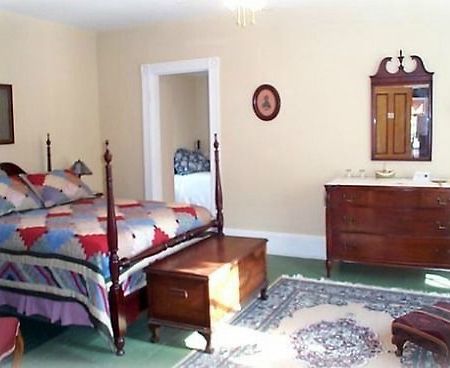 Evangeline'S Tower Bed & Breakfast Parrsboro 外观 照片