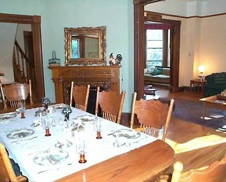 Evangeline'S Tower Bed & Breakfast Parrsboro 外观 照片