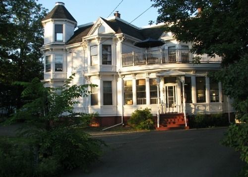 Evangeline'S Tower Bed & Breakfast Parrsboro 外观 照片